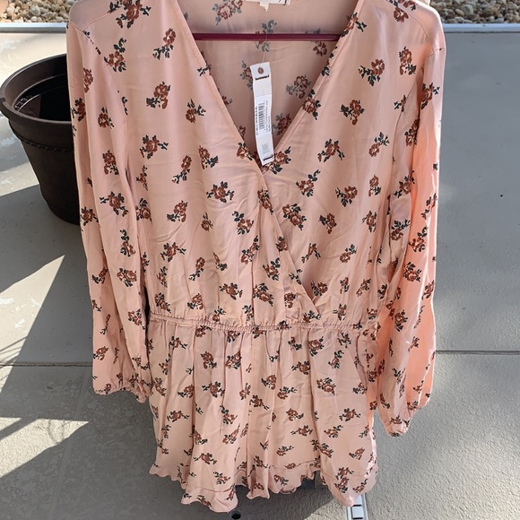 A beautiful romper - Picture 3 of 10